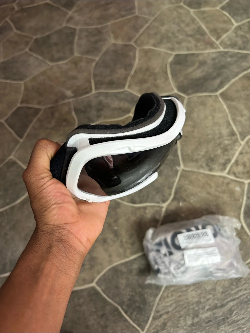 Universal White Smartphone VR Headset with Black Foam Cushion
